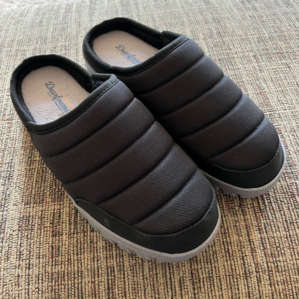 dearfoams Men's Black Quilted Slip-On House Shoes